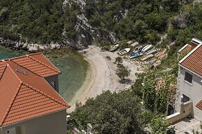 Apt. With Terrace & Garden, 2 min to the Beach