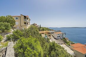 Apt. With Terrace & Garden, 2 min to the Beach