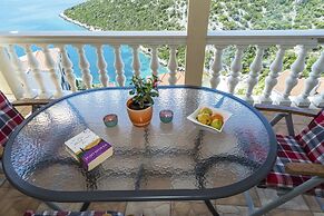 Apt. With Terrace & Garden, 2 min to the Beach