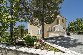 Apt. With Terrace & Garden, 2 min to the Beach