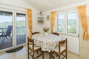 Apt. With Terrace & Garden, 2 min to the Beach