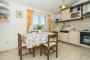 Apt. With Terrace & Garden, 2 min to the Beach