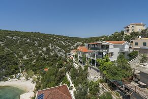 Apt. With Terrace & Garden, 2 min to the Beach