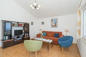 Apt. With Terrace & Garden, 2 min to the Beach