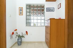 Apt. With Terrace & Garden, 2 min to the Beach
