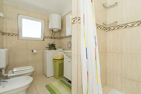 Apt. With Terrace & Garden, 2 min to the Beach