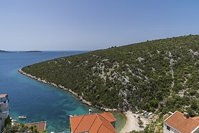 Apt. With Terrace & Garden, 2 min to the Beach