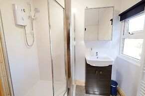 Merlins Cabin - 2 Bed - Blaen Cedi Farm