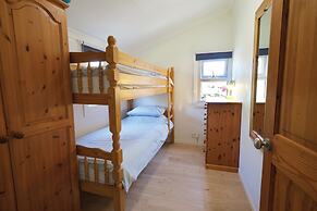 Merlins Cabin - 2 Bed - Blaen Cedi Farm