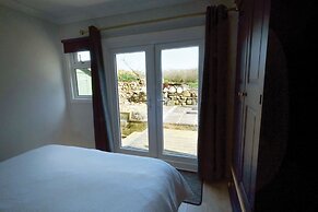 Merlins Cabin - 2 Bed - Blaen Cedi Farm