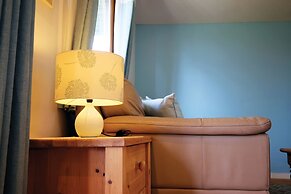 Merlins Cabin - 2 Bed - Blaen Cedi Farm