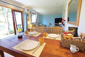 Merlins Cabin - 2 Bed - Blaen Cedi Farm