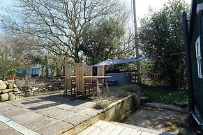 Merlins Cabin - 2 Bed - Blaen Cedi Farm