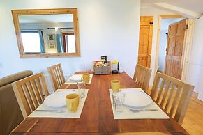 Merlins Cabin - 2 Bed - Blaen Cedi Farm