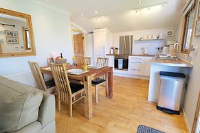 Merlins Cabin - 2 Bed - Blaen Cedi Farm