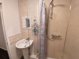 2-beds Studio Located in Parkgate Rotherham