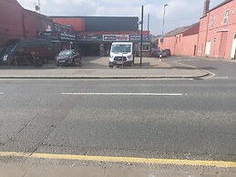 2-beds Studio Located in Parkgate Rotherham