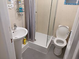 2-beds Studio Located in Parkgate Rotherham