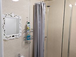 2-beds Studio Located in Parkgate Rotherham