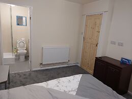 2-beds Studio Located in Parkgate Rotherham