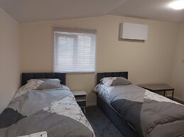 2-beds Studio Located in Parkgate Rotherham