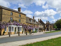 The Cotswold Holiday Lodge