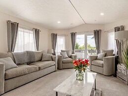 The Cotswold Holiday Lodge