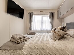 The Cotswold Holiday Lodge