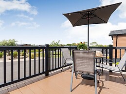 The Cotswold Holiday Lodge