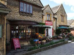 The Cotswold Holiday Lodge