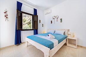 Moschatos Beach House