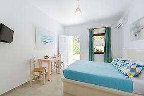 Moschatos Beach House