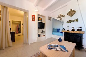 Moschatos Beach House