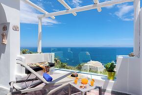 Moschatos Beach House