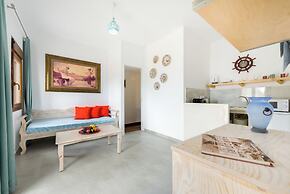 Moschatos Beach House