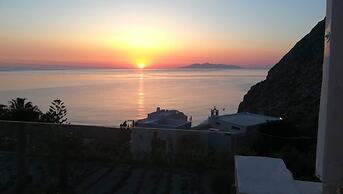 Moschatos Beach House