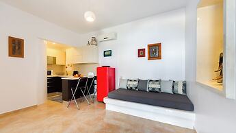 Moschatos Beach House