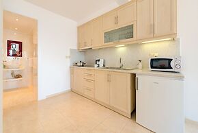 Moschatos Beach House