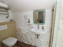 Dolwylan Barn