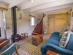 Dolwylan Barn