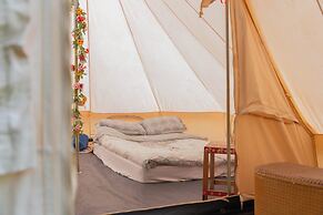 Wood Cabin & 4 Large Bell Tents - Hapus Hideaway
