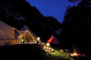 Wood Cabin & 4 Large Bell Tents - Hapus Hideaway