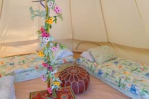 Wood Cabin & 4 Large Bell Tents - Hapus Hideaway