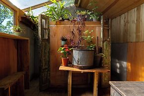 Wood Cabin & 4 Large Bell Tents - Hapus Hideaway