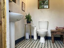 Wood Cabin & 4 Large Bell Tents - Hapus Hideaway