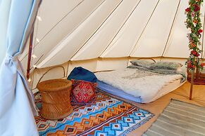 Wood Cabin & 4 Large Bell Tents - Hapus Hideaway