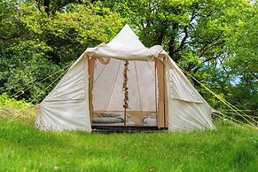 Wood Cabin & 4 Large Bell Tents - Hapus Hideaway