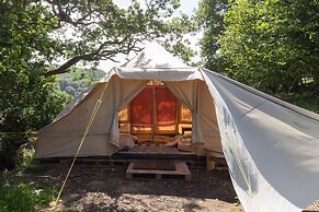 Wood Cabin & 4 Large Bell Tents - Hapus Hideaway