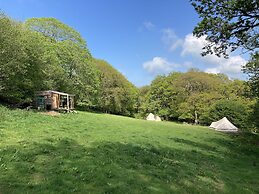 Wood Cabin & 4 Large Bell Tents - Hapus Hideaway