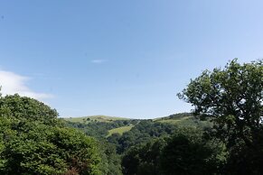 Wood Cabin & 4 Large Bell Tents - Hapus Hideaway
